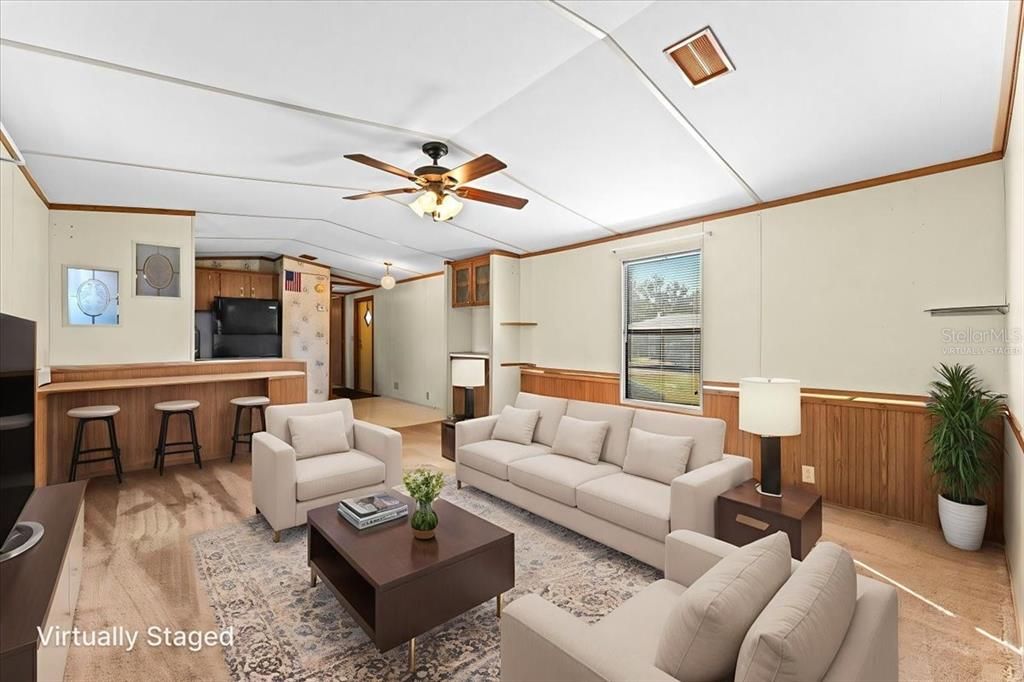 For Sale: $339,900 (2 beds, 2 baths, 924 Square Feet)