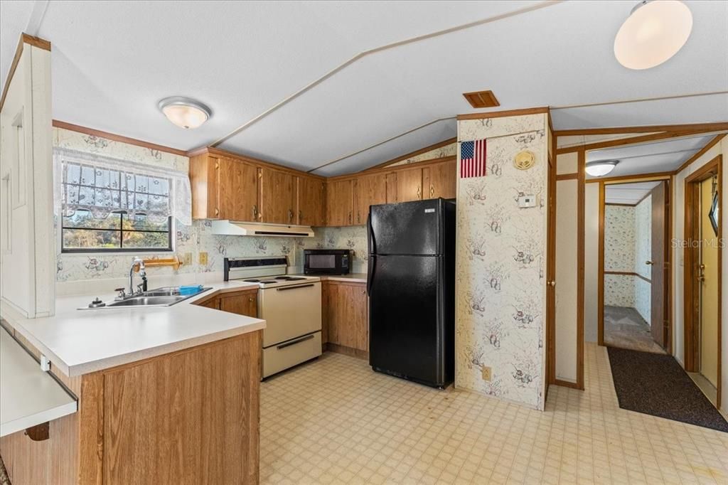 For Sale: $339,900 (2 beds, 2 baths, 924 Square Feet)