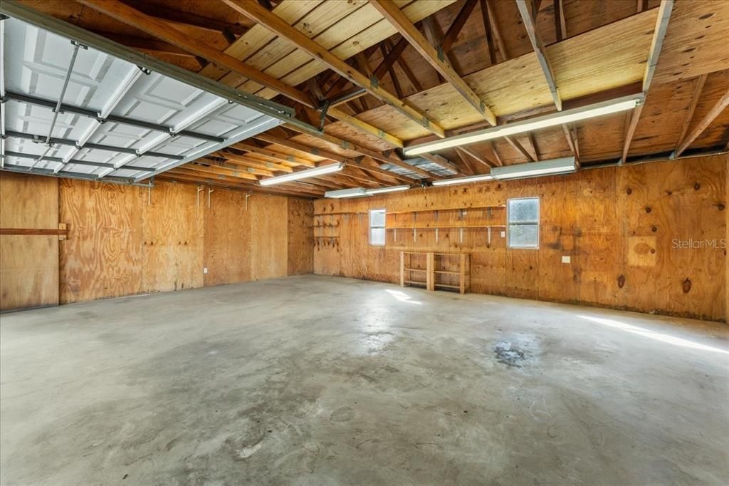 For Sale: $339,900 (2 beds, 2 baths, 924 Square Feet)