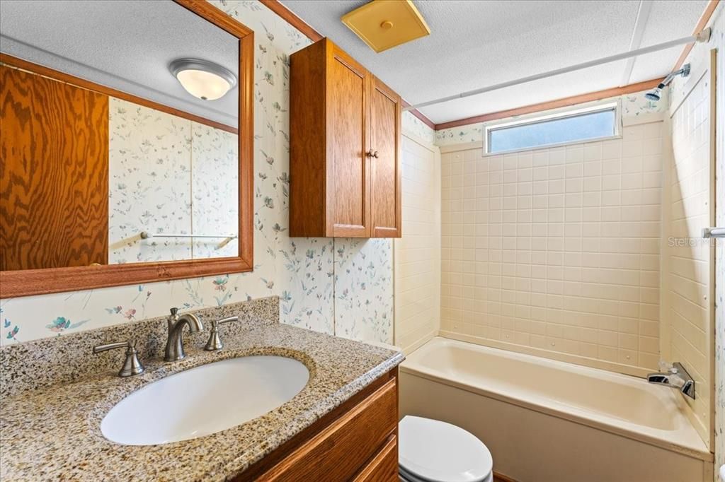 For Sale: $339,900 (2 beds, 2 baths, 924 Square Feet)