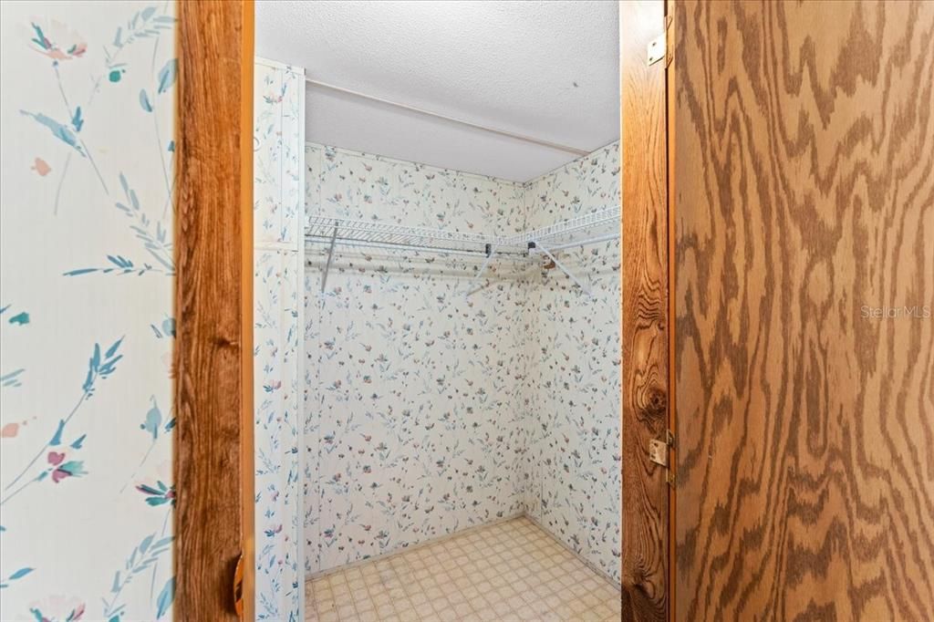 For Sale: $339,900 (2 beds, 2 baths, 924 Square Feet)