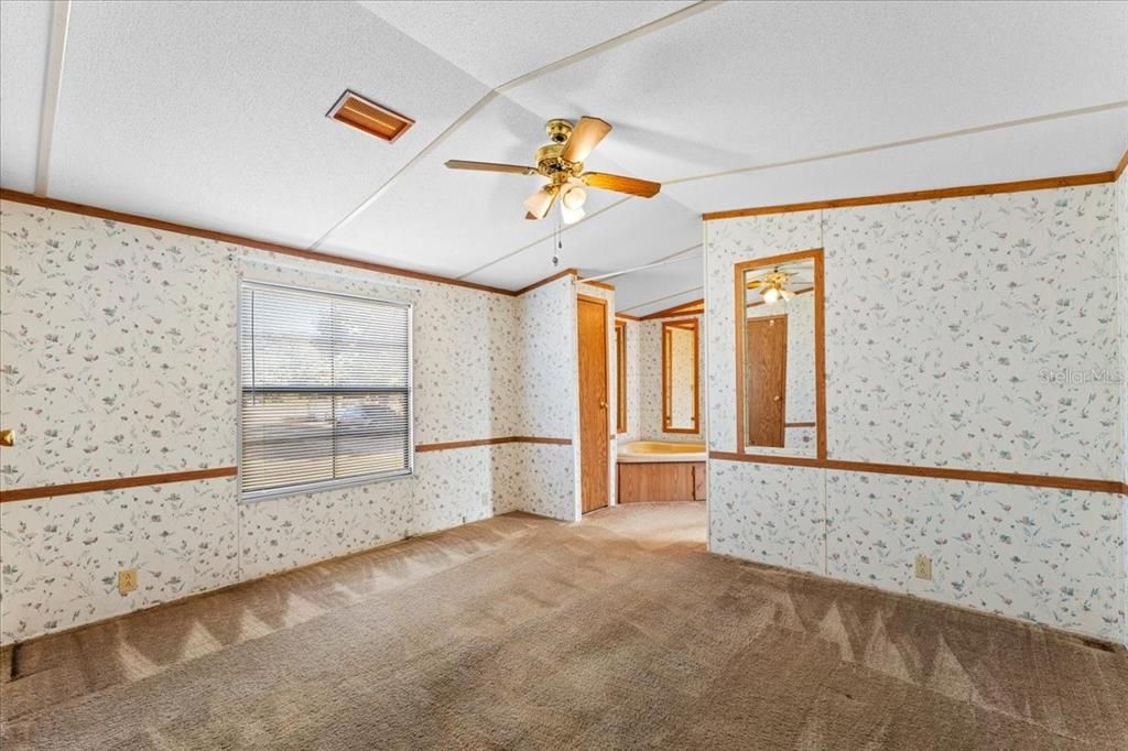 For Sale: $339,900 (2 beds, 2 baths, 924 Square Feet)