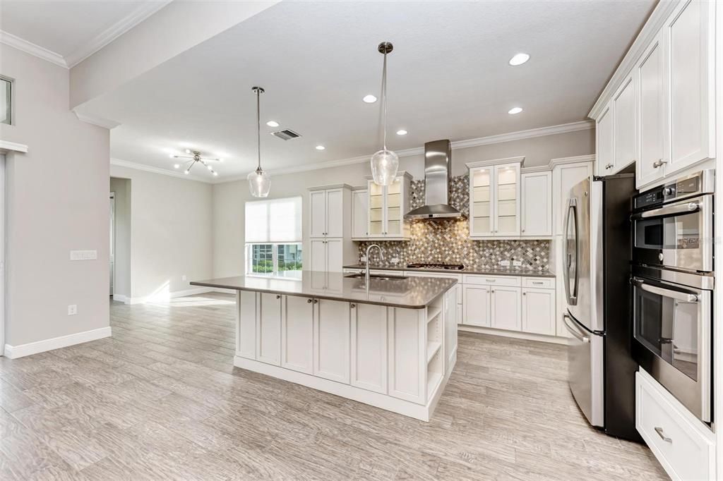 For Rent: $6,500 (3 beds, 2 baths, 2580 Square Feet)