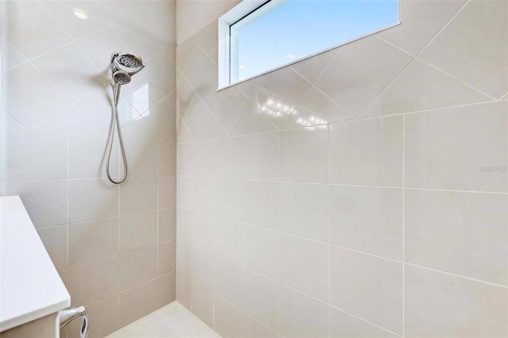 For Rent: $6,500 (3 beds, 2 baths, 2580 Square Feet)