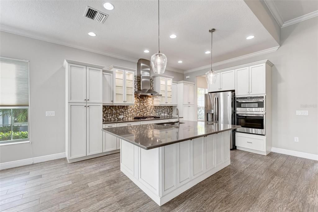 For Rent: $6,500 (3 beds, 2 baths, 2580 Square Feet)