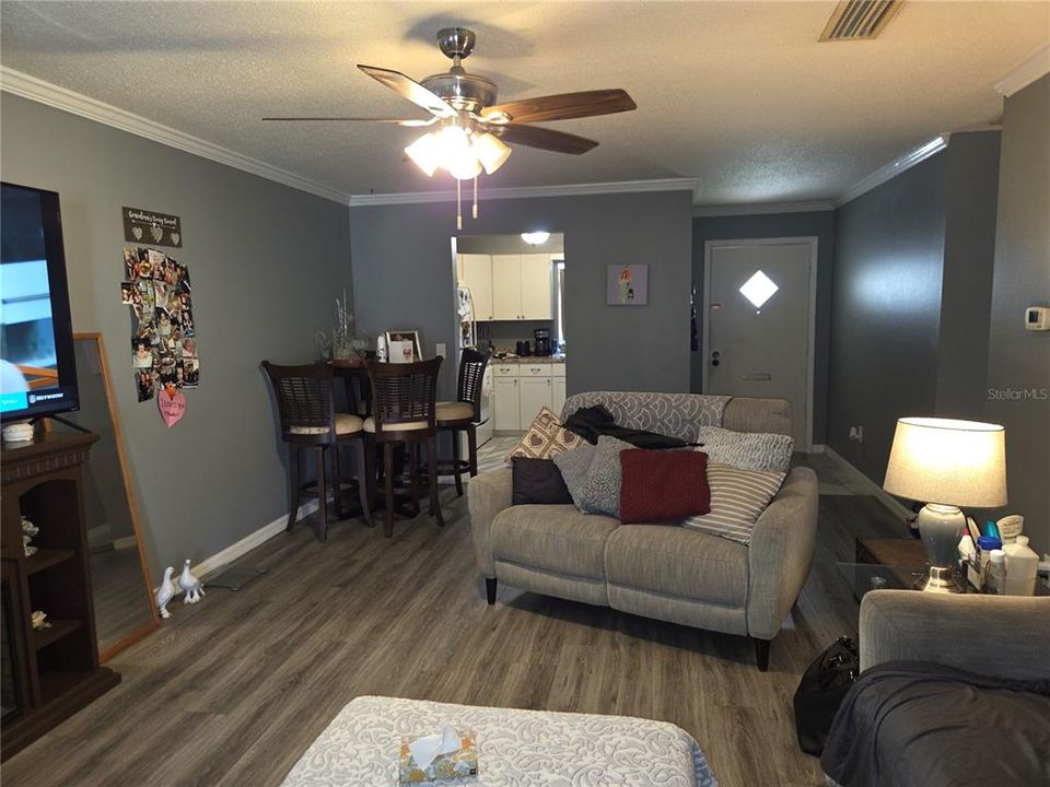 En Venta: $156,000 (2 camas, 2 baños, 979 Pies cuadrados)