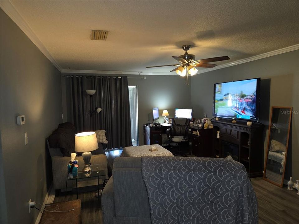 En Venta: $156,000 (2 camas, 2 baños, 979 Pies cuadrados)