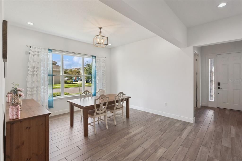 For Sale: $874,500 (5 beds, 4 baths, 3672 Square Feet)