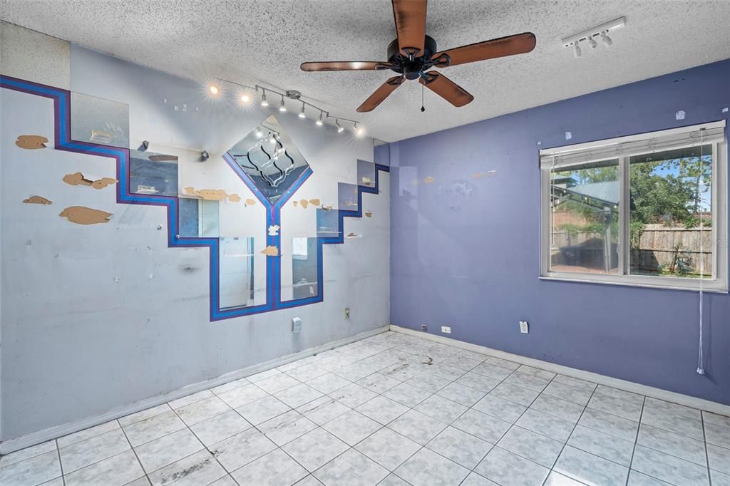 待售: $699,900 (6 贝兹, 0 浴室, 2484 平方英尺)