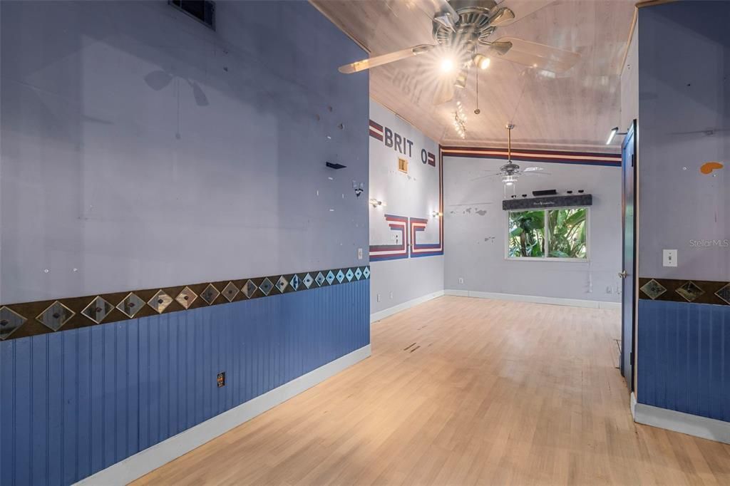 待售: $699,900 (6 贝兹, 0 浴室, 2484 平方英尺)