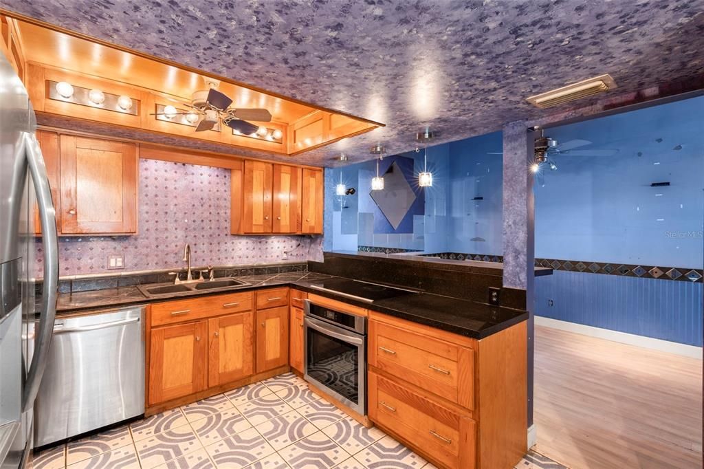 待售: $699,900 (6 贝兹, 0 浴室, 2484 平方英尺)