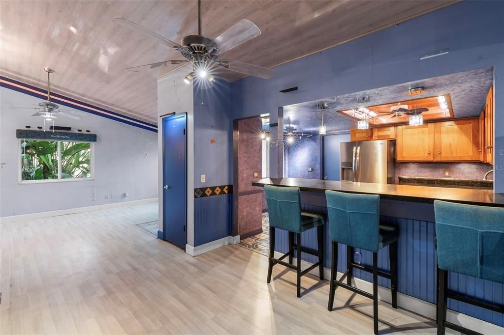 待售: $699,900 (6 贝兹, 0 浴室, 2484 平方英尺)