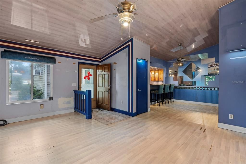 待售: $699,900 (6 贝兹, 0 浴室, 2484 平方英尺)