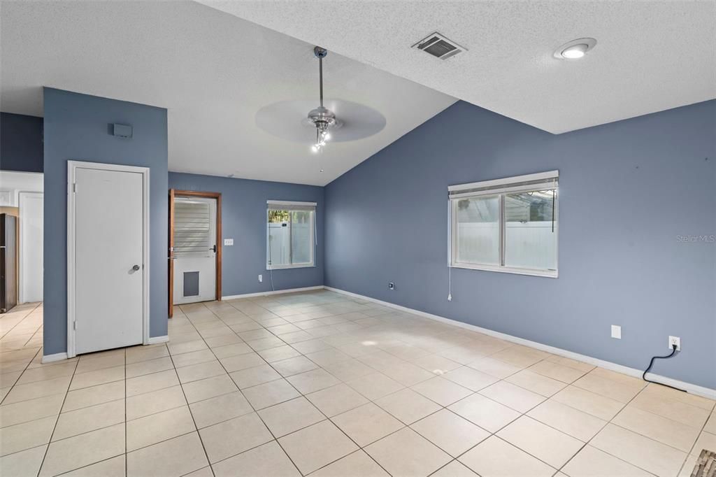 待售: $699,900 (6 贝兹, 0 浴室, 2484 平方英尺)