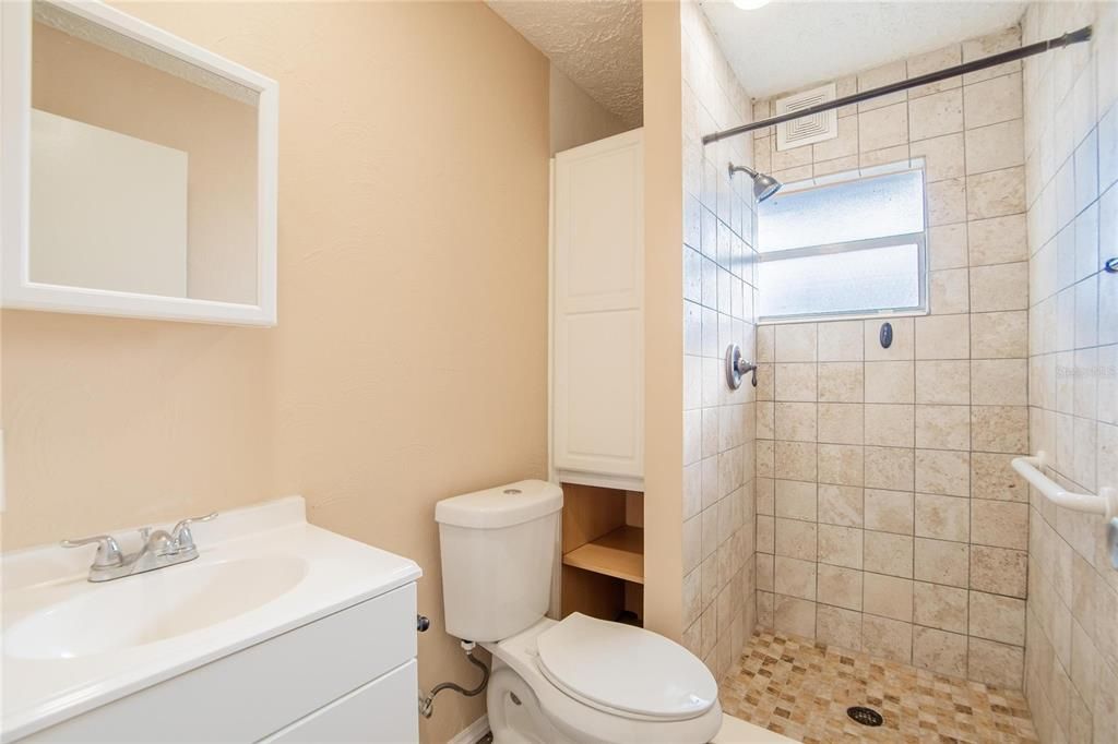 В аренду: $1,600 (2 спален, 1 ванн, 960 Квадратных фут)