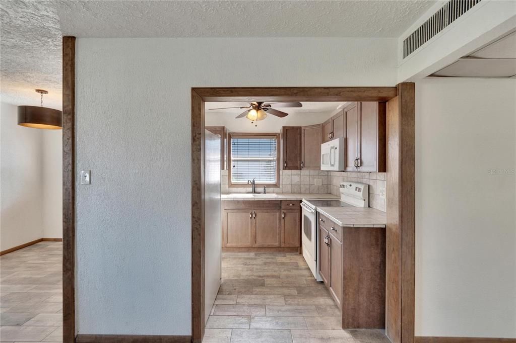 В аренду: $1,600 (2 спален, 1 ванн, 960 Квадратных фут)