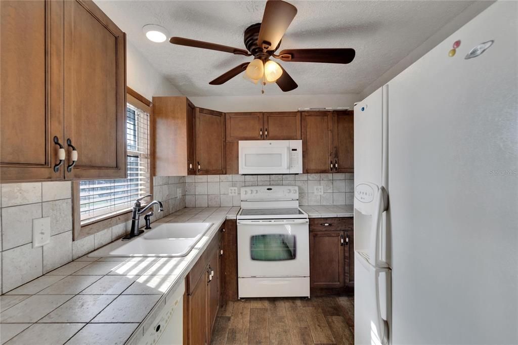 В аренду: $1,600 (2 спален, 1 ванн, 960 Квадратных фут)