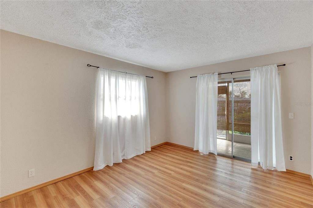 В аренду: $1,600 (2 спален, 1 ванн, 960 Квадратных фут)