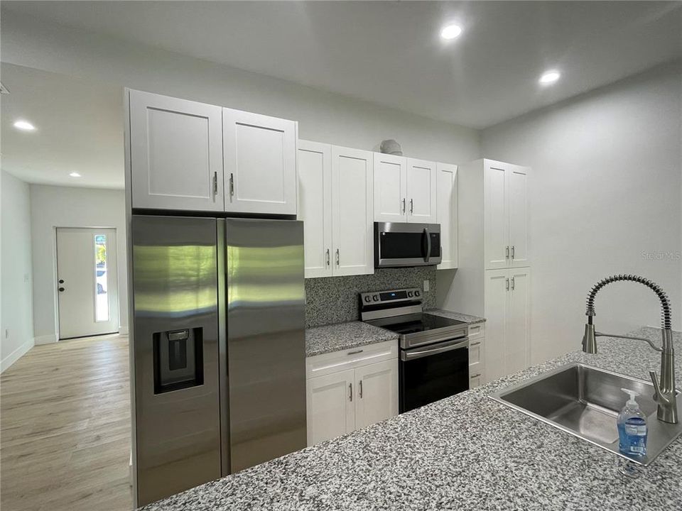 В аренду: $1,950 (3 спален, 2 ванн, 1384 Квадратных фут)