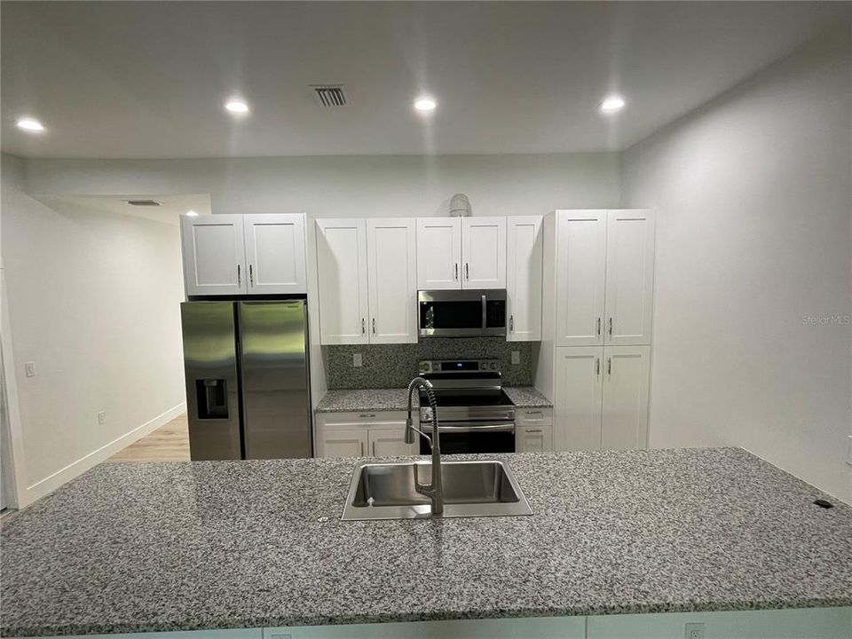 В аренду: $1,950 (3 спален, 2 ванн, 1384 Квадратных фут)