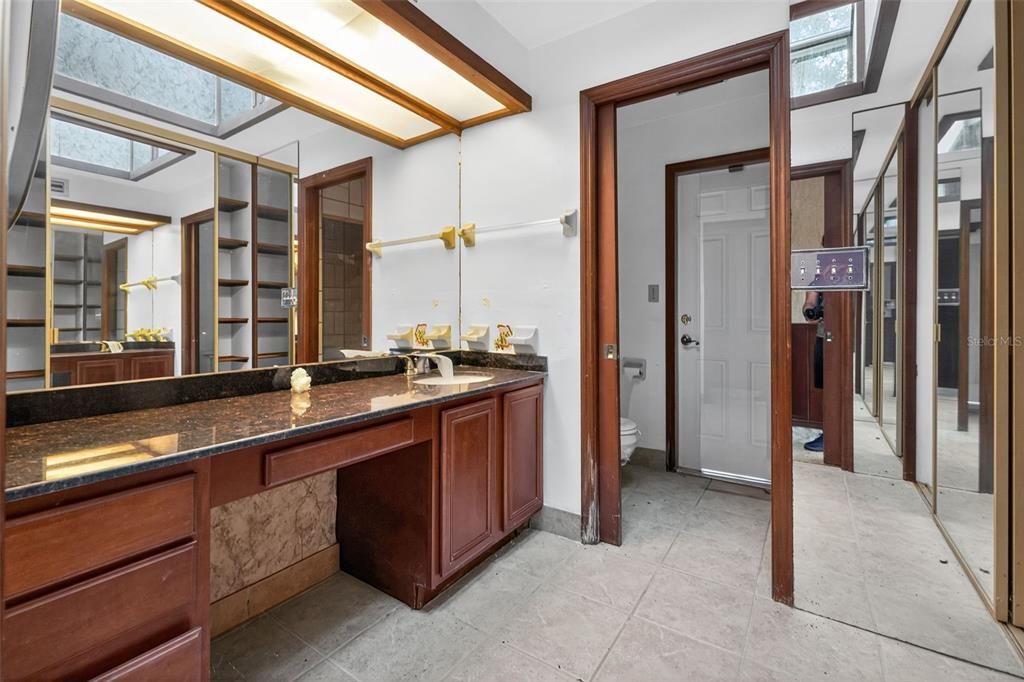 En Venta: $514,900 (4 camas, 2 baños, 3052 Pies cuadrados)