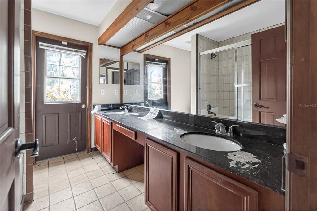 En Venta: $514,900 (4 camas, 2 baños, 3052 Pies cuadrados)