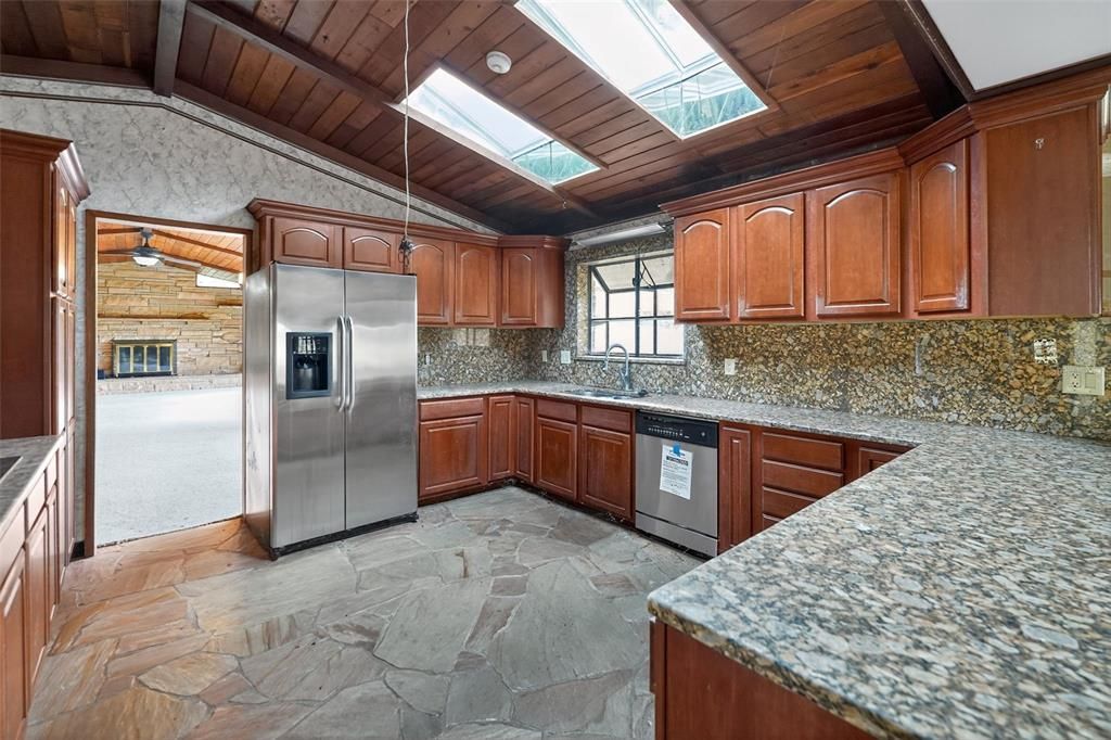 En Venta: $514,900 (4 camas, 2 baños, 3052 Pies cuadrados)