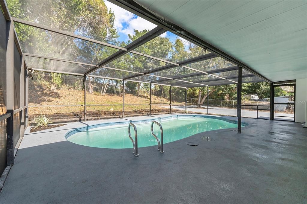 Active With Contract: $379,000 (4 beds, 3 baths, 1250 Square Feet)