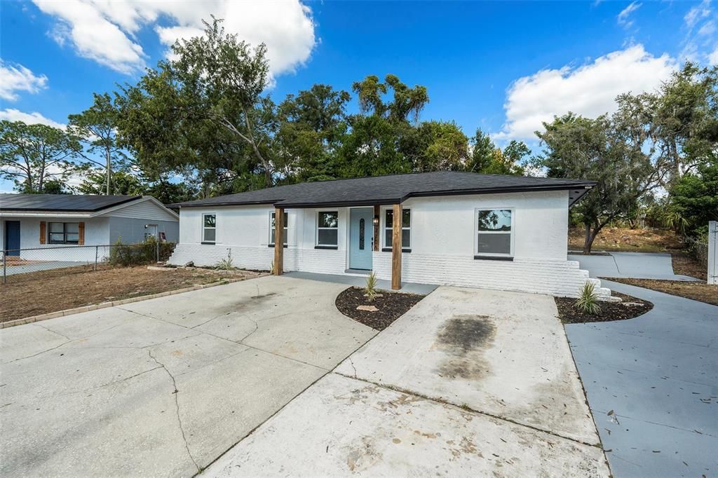 Active With Contract: $379,000 (4 beds, 3 baths, 1250 Square Feet)