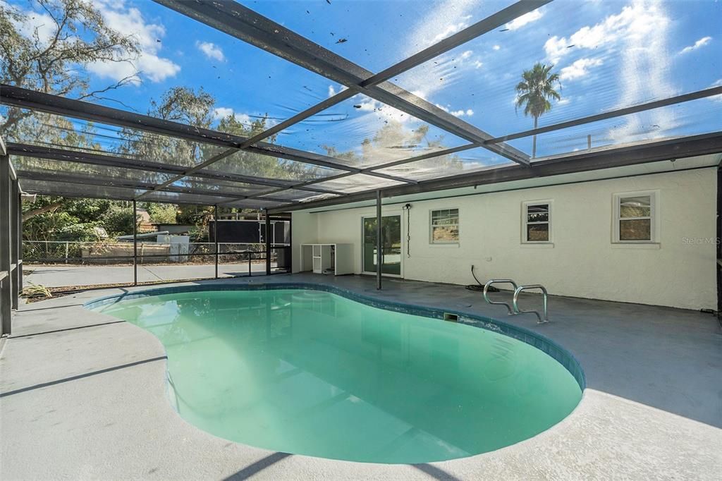 Active With Contract: $379,000 (4 beds, 3 baths, 1250 Square Feet)