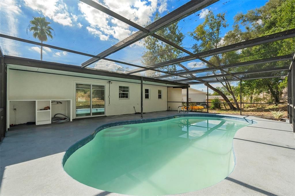 Active With Contract: $379,000 (4 beds, 3 baths, 1250 Square Feet)