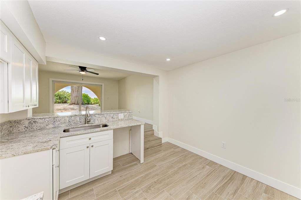 For Sale: $675,000 (1 beds, 1 baths, 630 Square Feet)