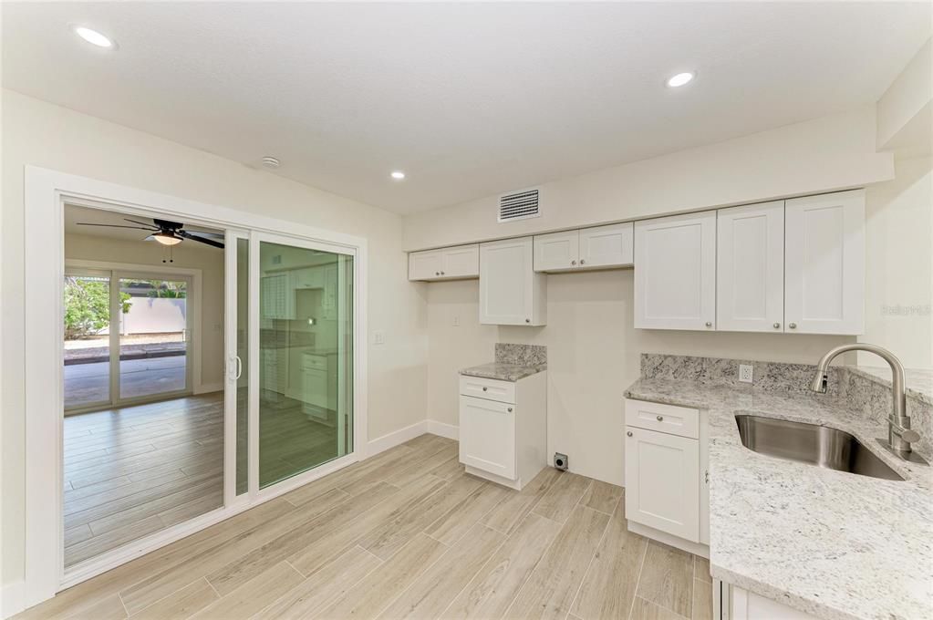 For Sale: $675,000 (1 beds, 1 baths, 630 Square Feet)