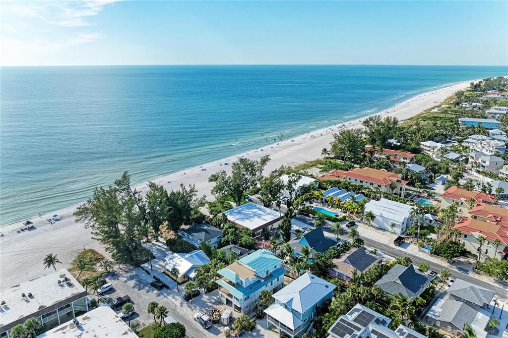 For Sale: $675,000 (1 beds, 1 baths, 630 Square Feet)