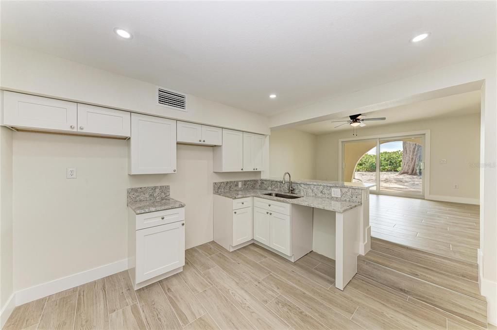 For Sale: $675,000 (1 beds, 1 baths, 630 Square Feet)