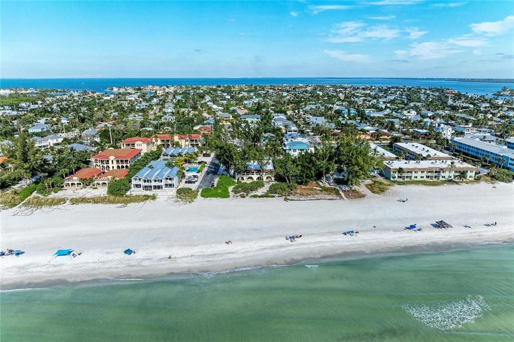 For Sale: $675,000 (1 beds, 1 baths, 630 Square Feet)