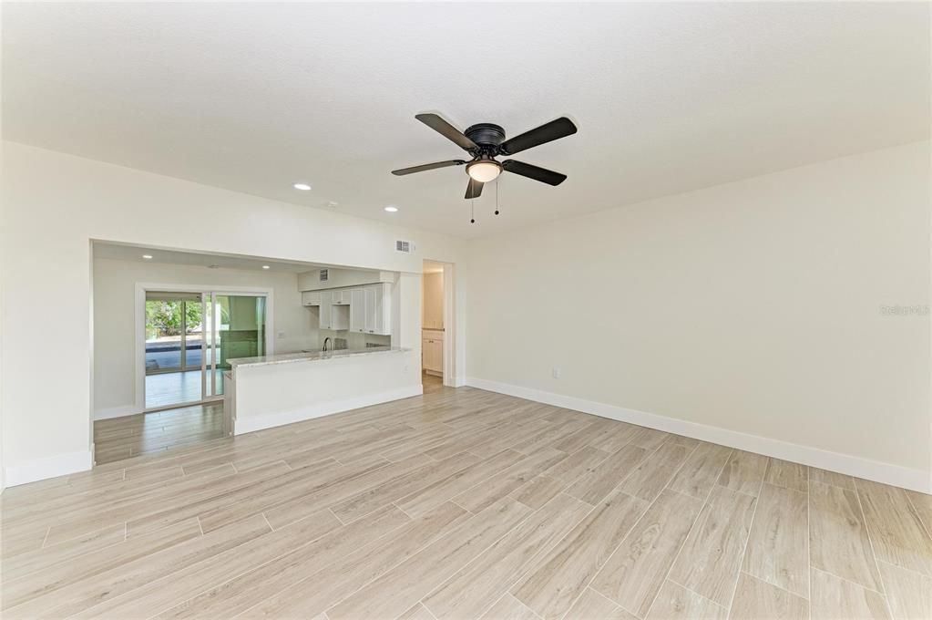 For Sale: $675,000 (1 beds, 1 baths, 630 Square Feet)