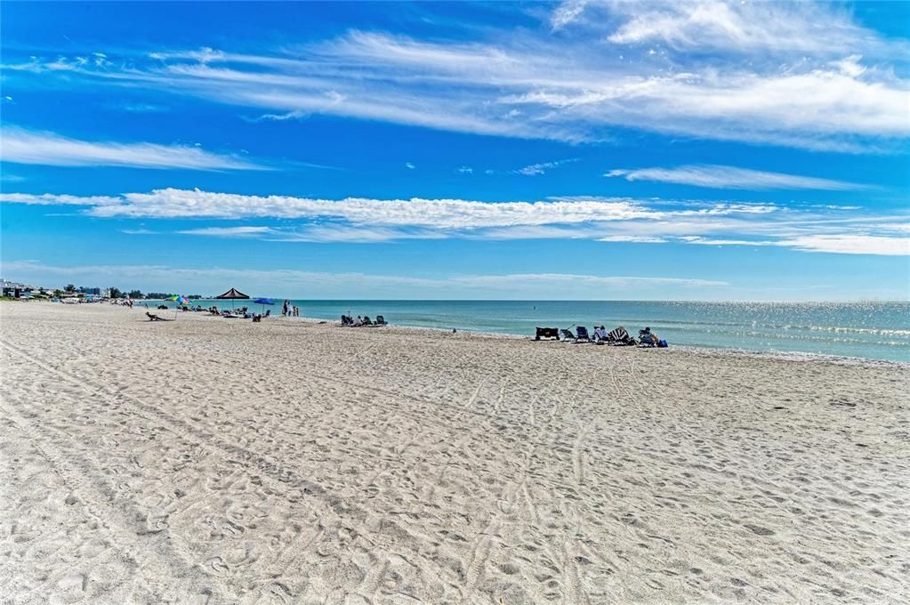 For Sale: $675,000 (1 beds, 1 baths, 630 Square Feet)