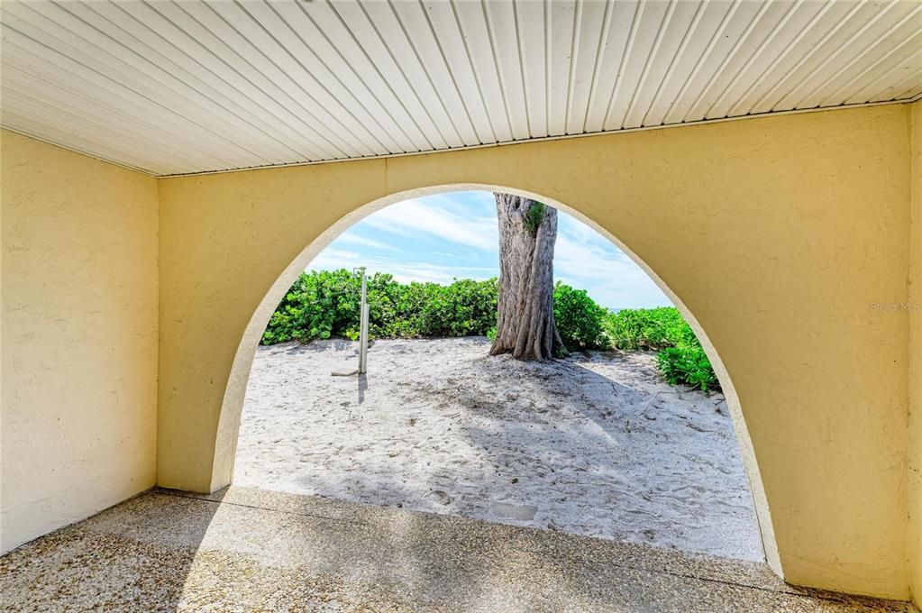 For Sale: $675,000 (1 beds, 1 baths, 630 Square Feet)