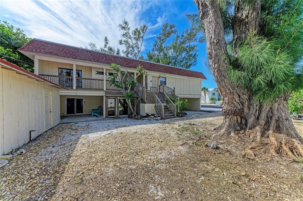 For Sale: $675,000 (1 beds, 1 baths, 630 Square Feet)