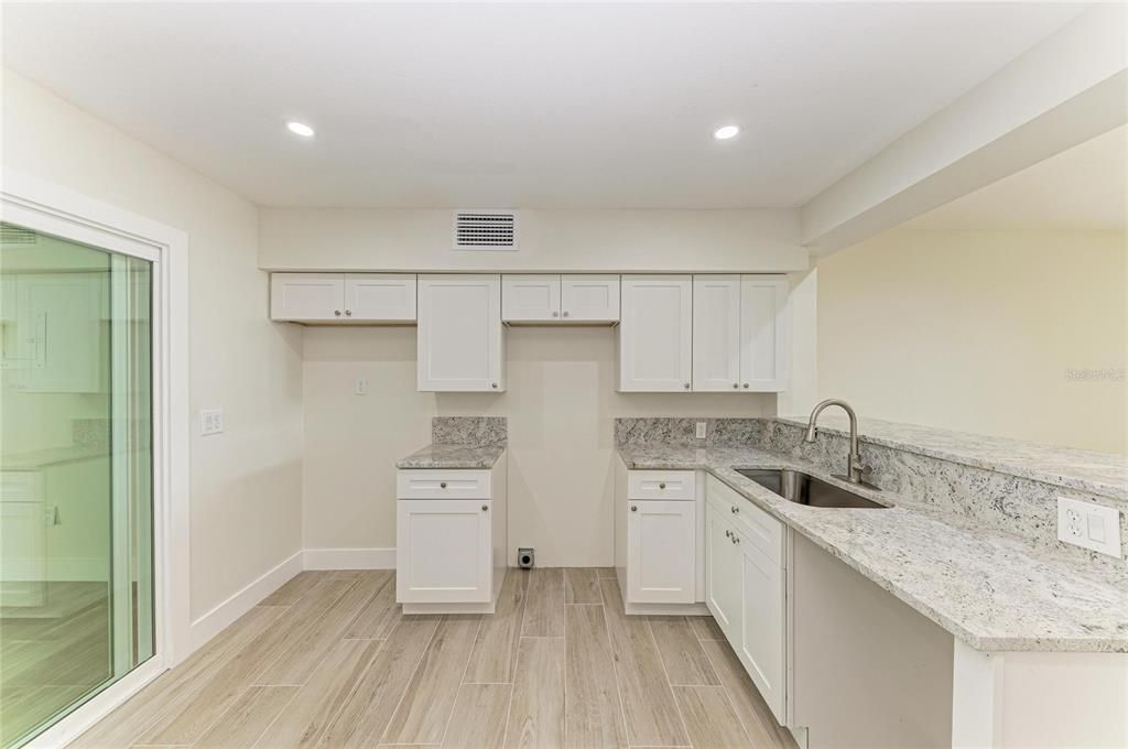 For Sale: $675,000 (1 beds, 1 baths, 630 Square Feet)