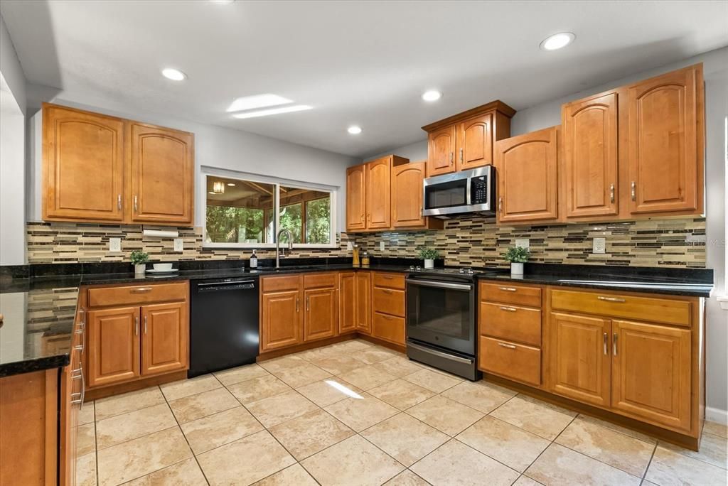 Active With Contract: $559,000 (3 beds, 3 baths, 2428 Square Feet)