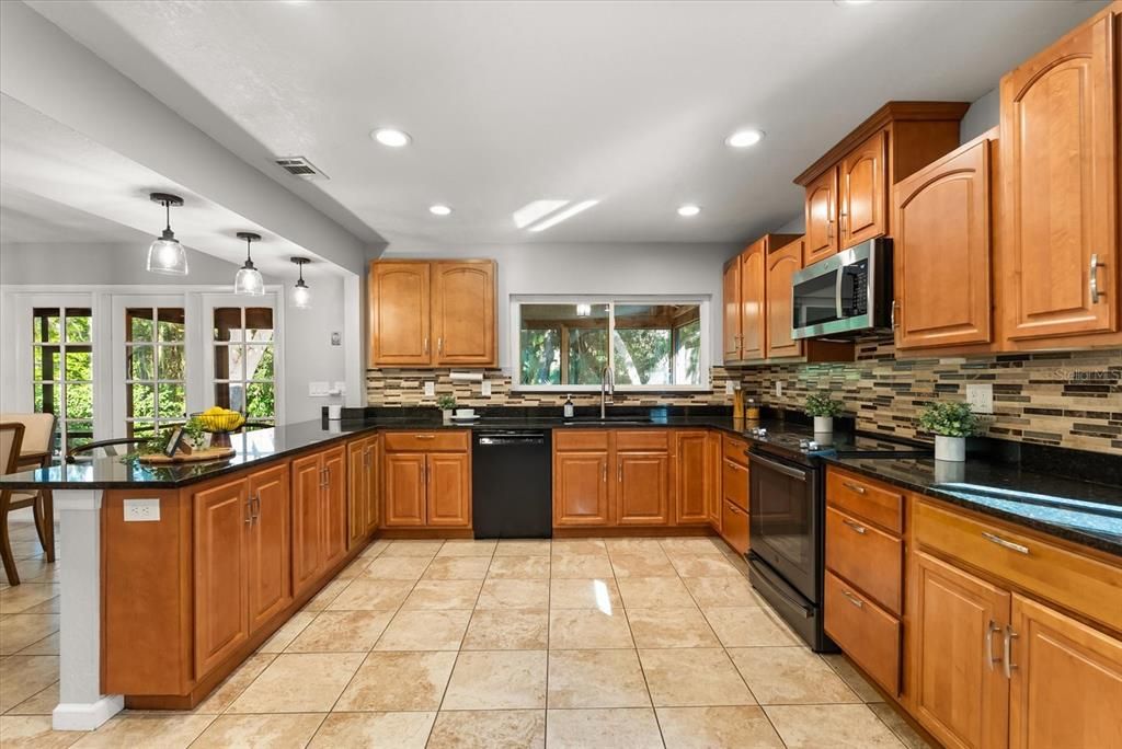 Active With Contract: $559,000 (3 beds, 3 baths, 2428 Square Feet)