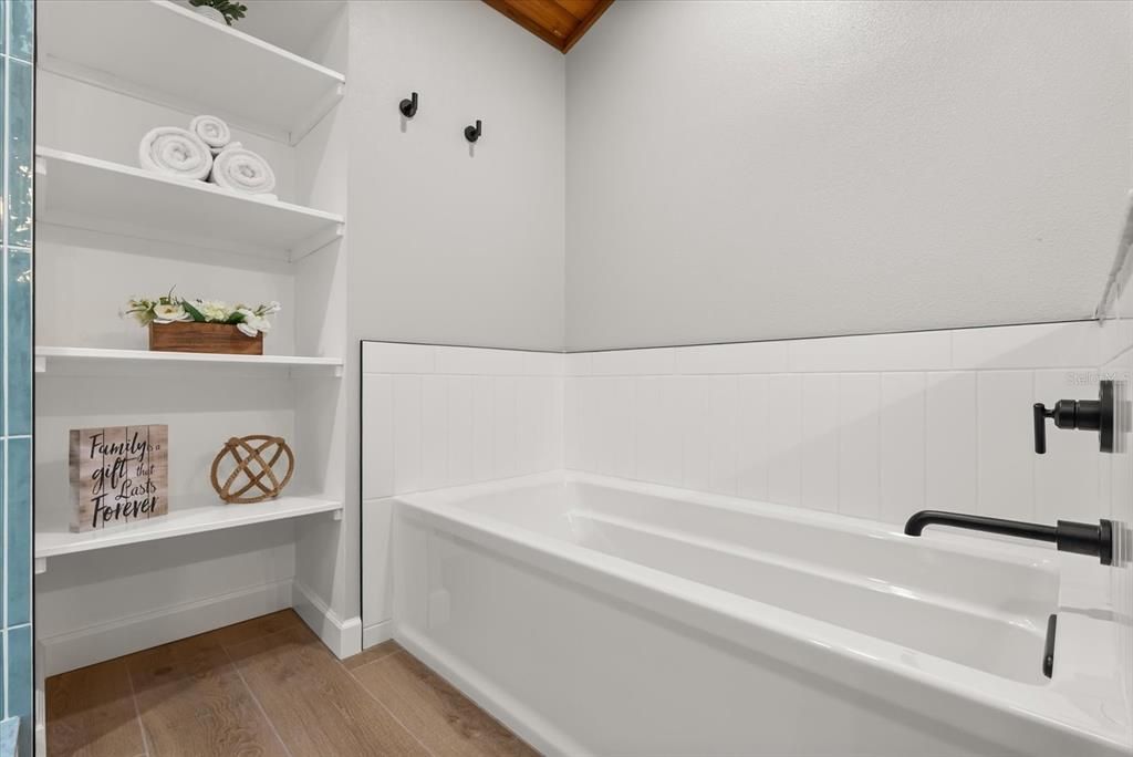 Active With Contract: $559,000 (3 beds, 3 baths, 2428 Square Feet)