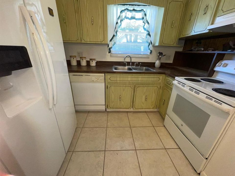 For Sale: $275,000 (3 beds, 2 baths, 1352 Square Feet)