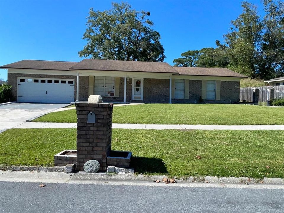 For Sale: $275,000 (3 beds, 2 baths, 1352 Square Feet)