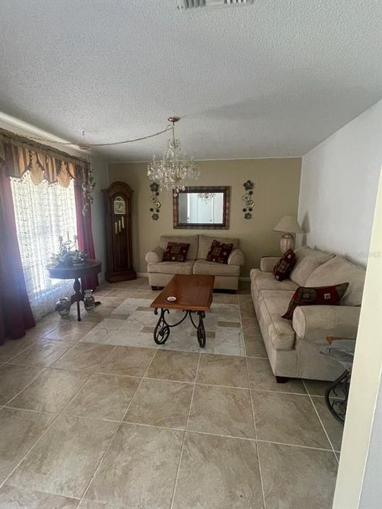 For Sale: $275,000 (3 beds, 2 baths, 1352 Square Feet)