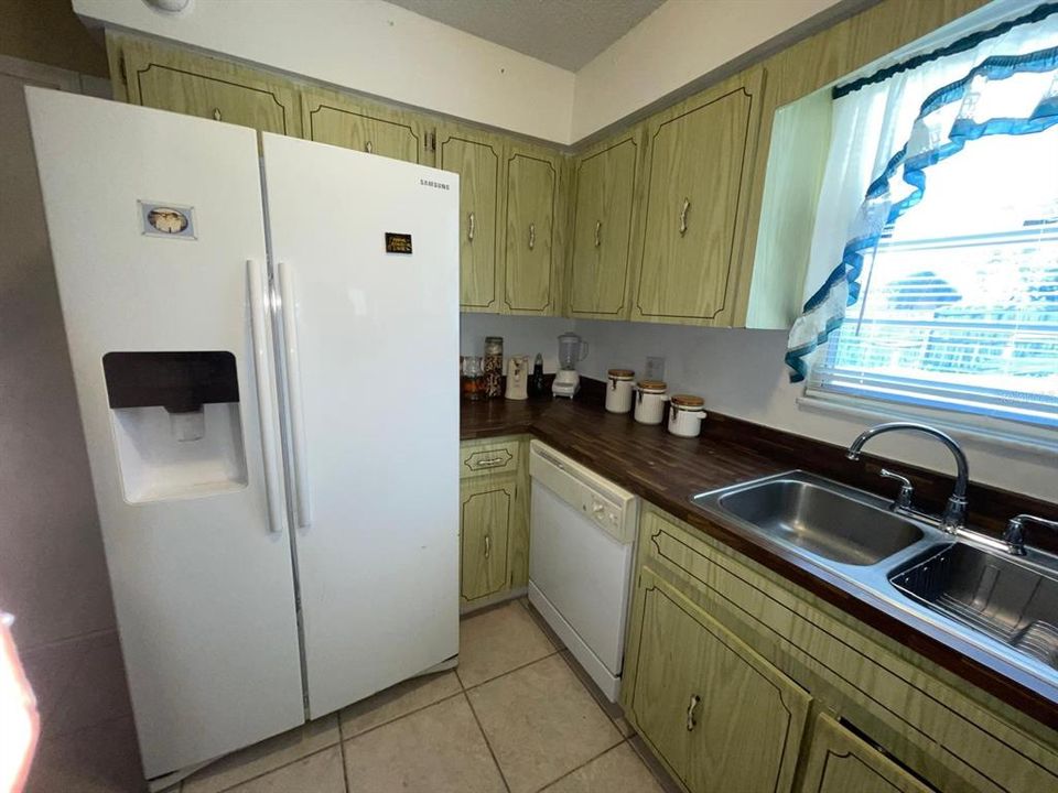 For Sale: $275,000 (3 beds, 2 baths, 1352 Square Feet)