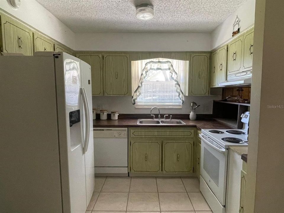 For Sale: $275,000 (3 beds, 2 baths, 1352 Square Feet)