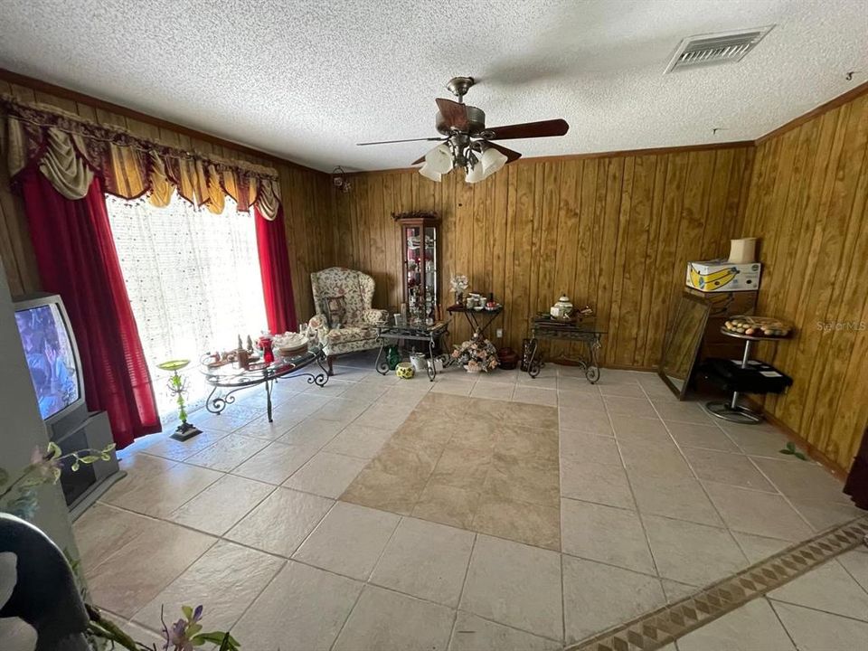 For Sale: $275,000 (3 beds, 2 baths, 1352 Square Feet)